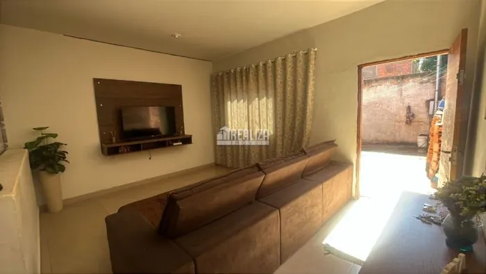 Casa Padrão à Venda no Centro de Delta - Oportunidade Única!