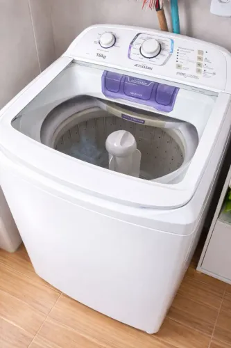 Vendo máquina de lavar Eletrolux de 16 kg seminova, funcionando tudo perfeitamente bem