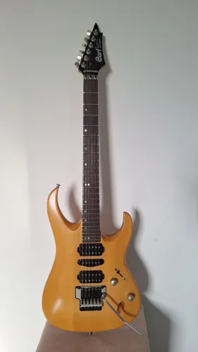 Guitarra Cort viva gold