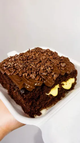 Aquela fatia de bolo perfeita para adoçar o seu dia!