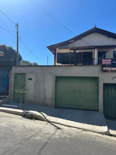 EXCELENTE CASA 3 quartos/ 2 PAVIMENTOS em Coqueiros - Belo Horizonte - MG