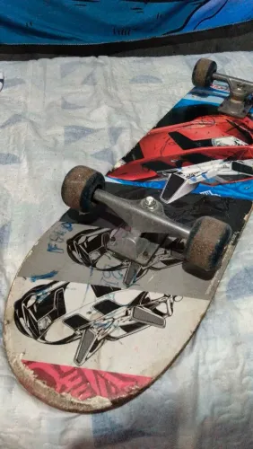 Skate Hot weels em condições razoáveis 