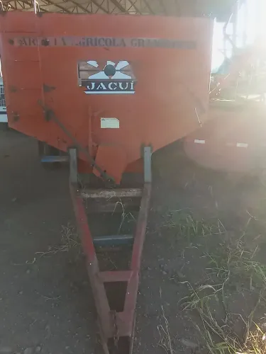 Bazuca e tanque trasportadora de água ou diesel