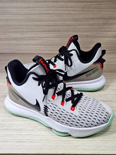Nike LeBron Witness 5 Tamanho 42