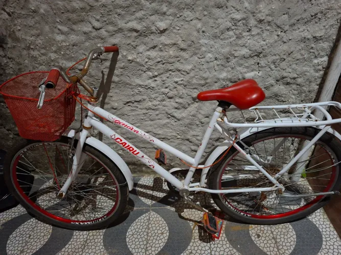 Vendo bicicleta ta so um pouco enferrujada no guindo mais ta toda boa