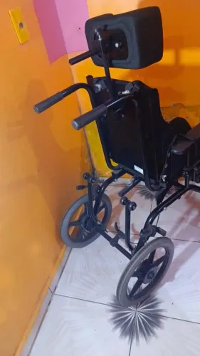 Vendo um carrinho adapitado infantil pra criança de 6 até 15 anos ele está novo, valor 700
