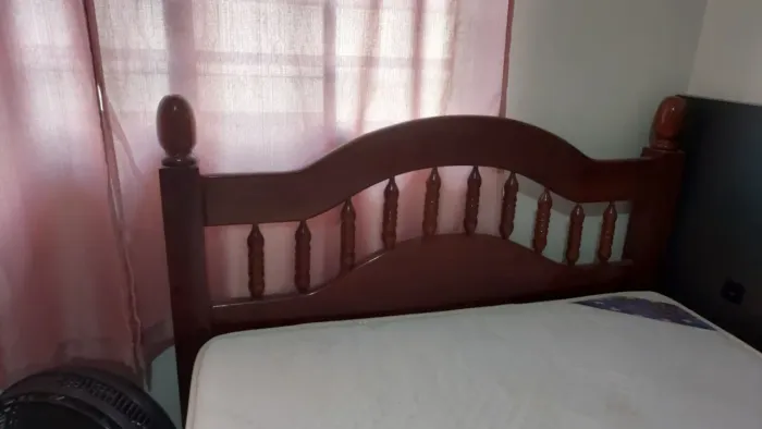 Cama de casal mogno com coxão ortopedico