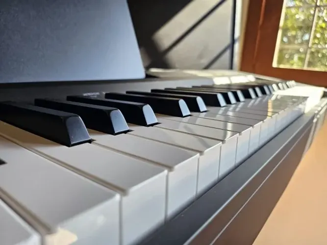 Piano digital P-143B - Yamaha
