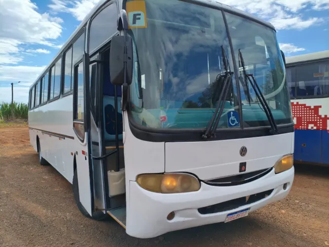 Ônibus rodoviário motor dianteiro bomba injetora 