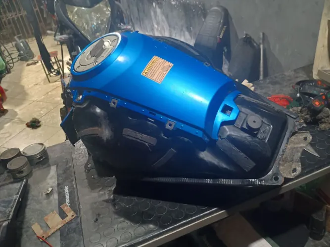 Tanque de Ténéré 250 com bomba valor 700,00 aceito troca por algo do meu interesse