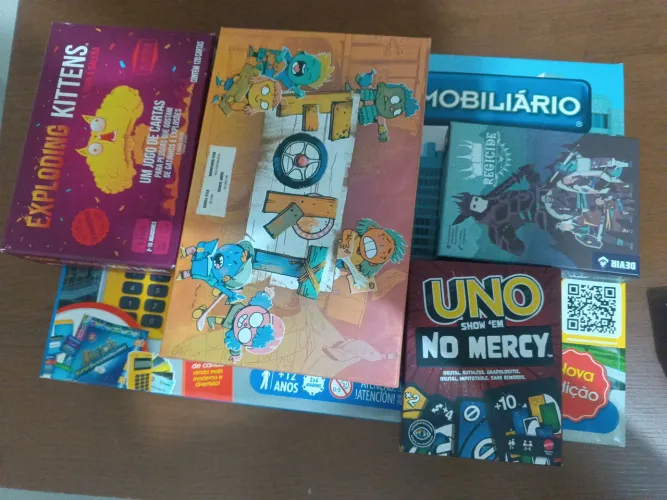 Jogos de tabuleiro e cartas
