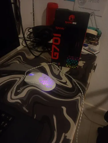 mouse gamer G701 com led e botões laterais