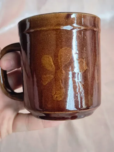 xícara cerâmica vitrificada marrom com flor antiga anos 80 nunca usada antiquario vintage