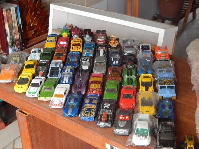 carro em miniatura da hotwheels unidade