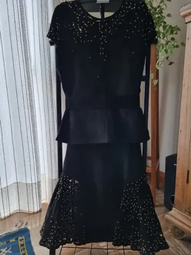 Conjunto em couro antílope, na cor preta.  Grife Wilma M.M. 