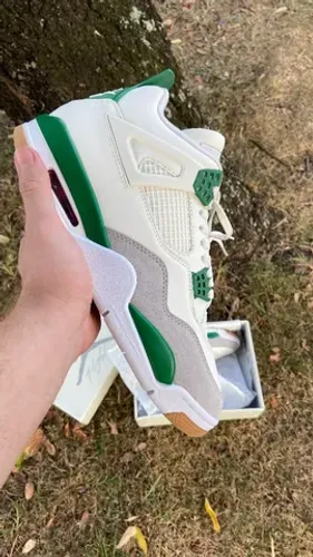 Air Jordan 4 Pine Green 