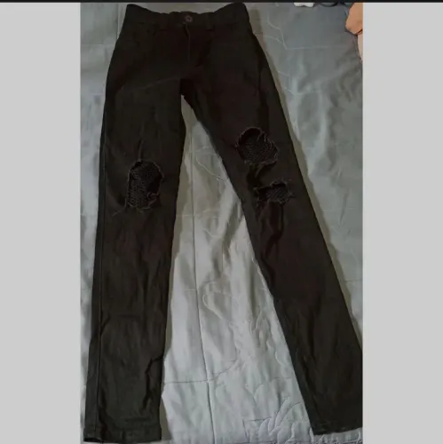 Calça Jeans Preta com Detalhes em Tela