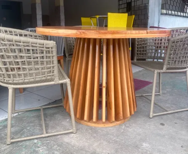 CONJUNTO NA CORDA NÁUTICA COM MESA DE MADEIRA 