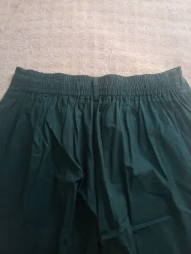 Calça. Verde em tecido nova
