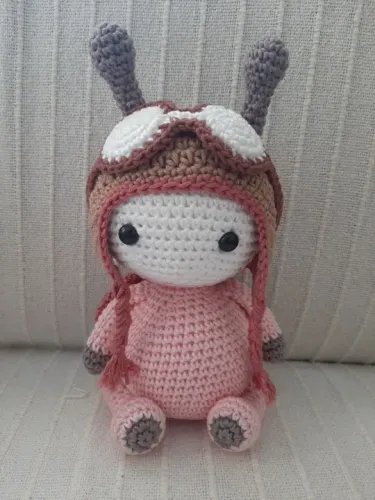 Joaninha aviadora de crochê amigurumi