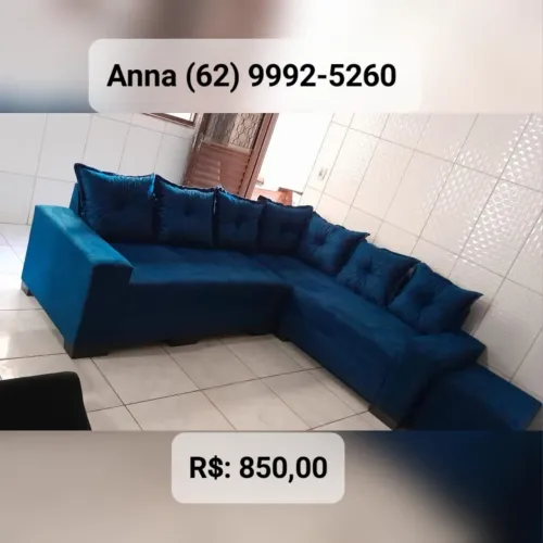 Sofá de canto azul com design moderno
