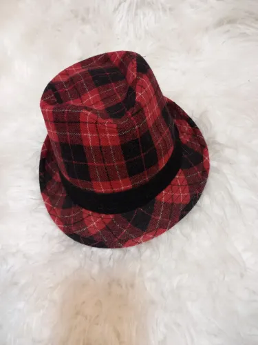 Chapéu xadrez vermelho e preto