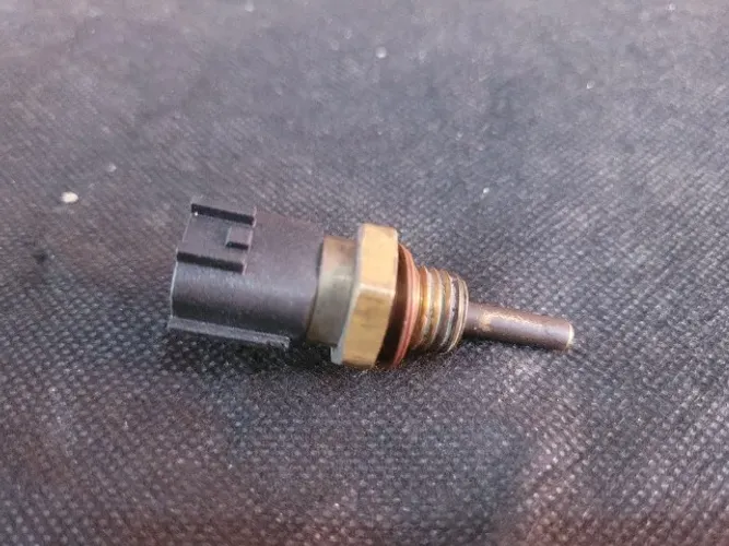 Sensor de Temperatura do Líquido de Arrefecimento Nissan Sentra 2.0 22630 7Y000 A1495