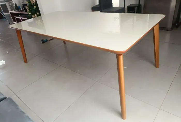 Mesa de jantar em madeira com vidro para 8 lugares 220x110 ( somente a mesa )