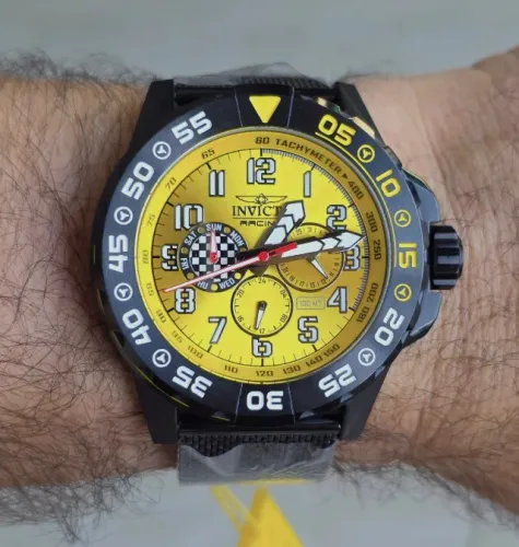Relógio Invicta Racing Preto e Amarelo Mesh zerado no plástico.