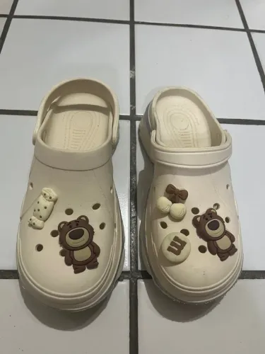 Crocs Infantil Decorada bege TAM 33