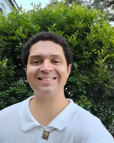 Cuidador de idosos e acompanhante hospitalar 