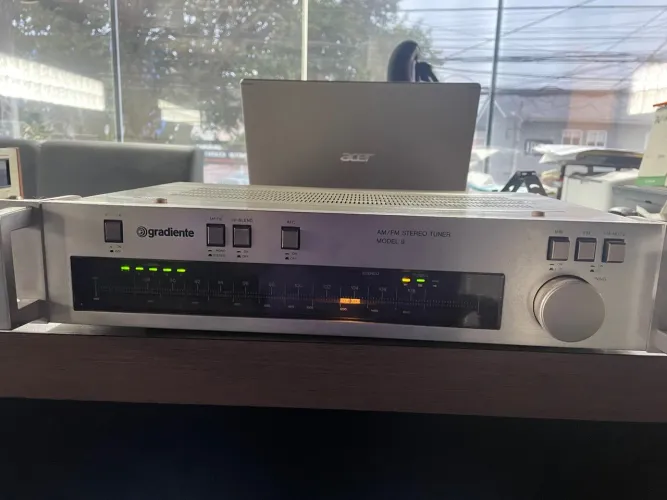 Gradiente AM/FM Stereo Tuner Model 9 -lindo aparelho com par de alças na oferta so 899,00