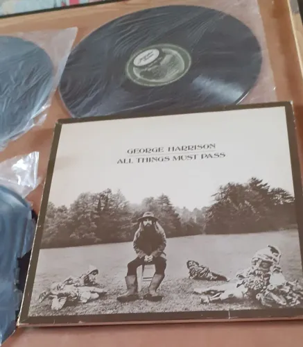 Vinil triploGeorge Harrissom