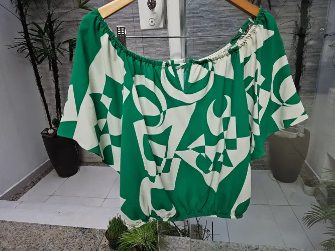 Blusa Off Shoulder Verde e Branca