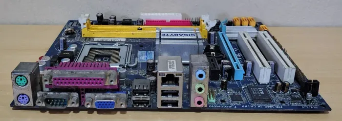 Placa Mãe Gigabyte - Para Peças