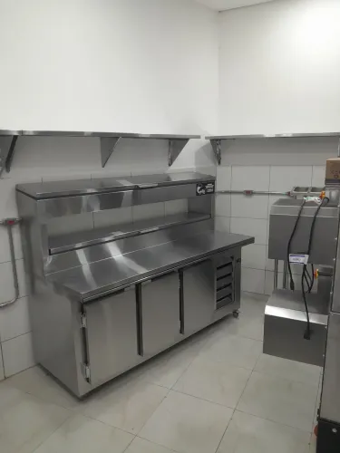 BALCAO CONDIMENTADORA REFRIGERADA!  Medidas: 2.00x85x1.55