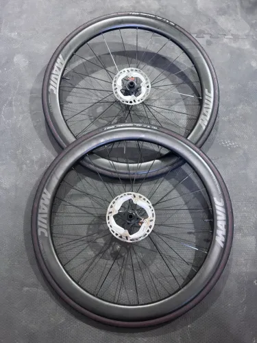 Roda de carbono mavic