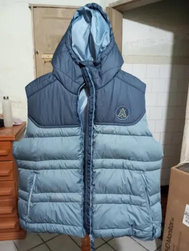 Colete de Frio Matelassê Puffer Unissex Azul Marinho e Claro com Capuz