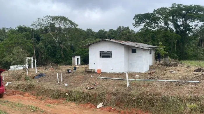 He Uma casa,um terreno por um preço bacana!