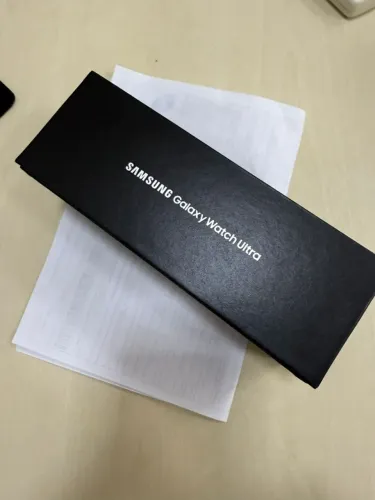 Samsung Galaxy Watch Ultra com nota e garantia.