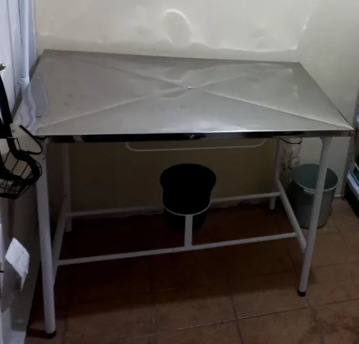 Mesa de aço pra clínica veterinária 
