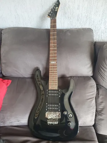 Guitarra LTD by ESP MH-50 Super Strato Ponte Floyd Rose
