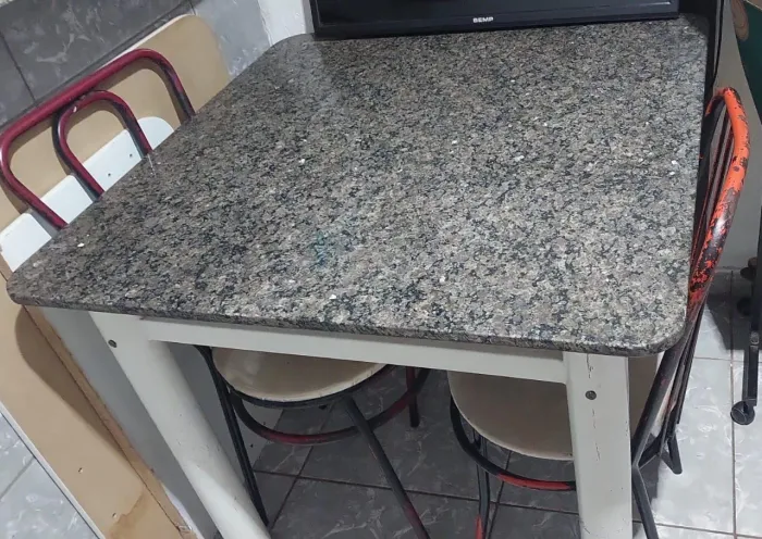 350$ Mesa mármore e 4 Cadeiras 