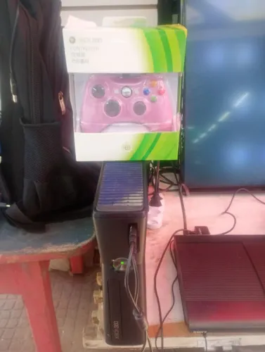 Vendo um Xbox destravado com 44 jogos por apenas 450 reais limpo e trocado a pasta