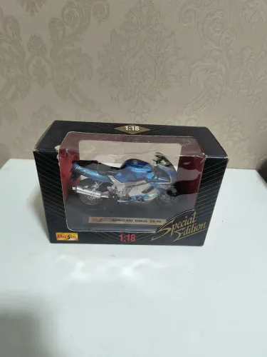 Miniatura Kawasaki Ninja ZX-9R Maisto 1:18