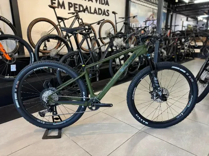 Bicicleta Oggi Agile Pro XT 2025 - Tamanhos S-15" / M-17" / L-19" - Nova com NF