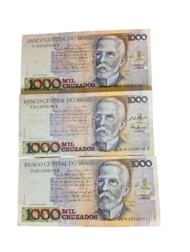 Três cédulas de 1000 Cruzados do Brasil