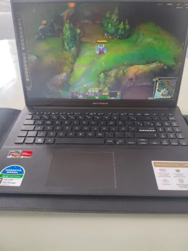 Notebook ASUS Vivobook Go 15 E1504 AMD RYZEN 5 7520U 8GB Ram 512GB SSD