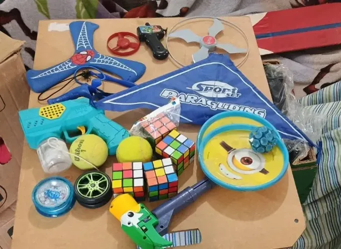 Lote de brinquedos diversos conforme as fotos