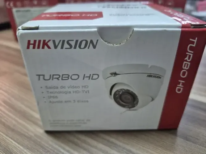 Câmera de segurança Hikvision DS-2CE56C0T-IRM